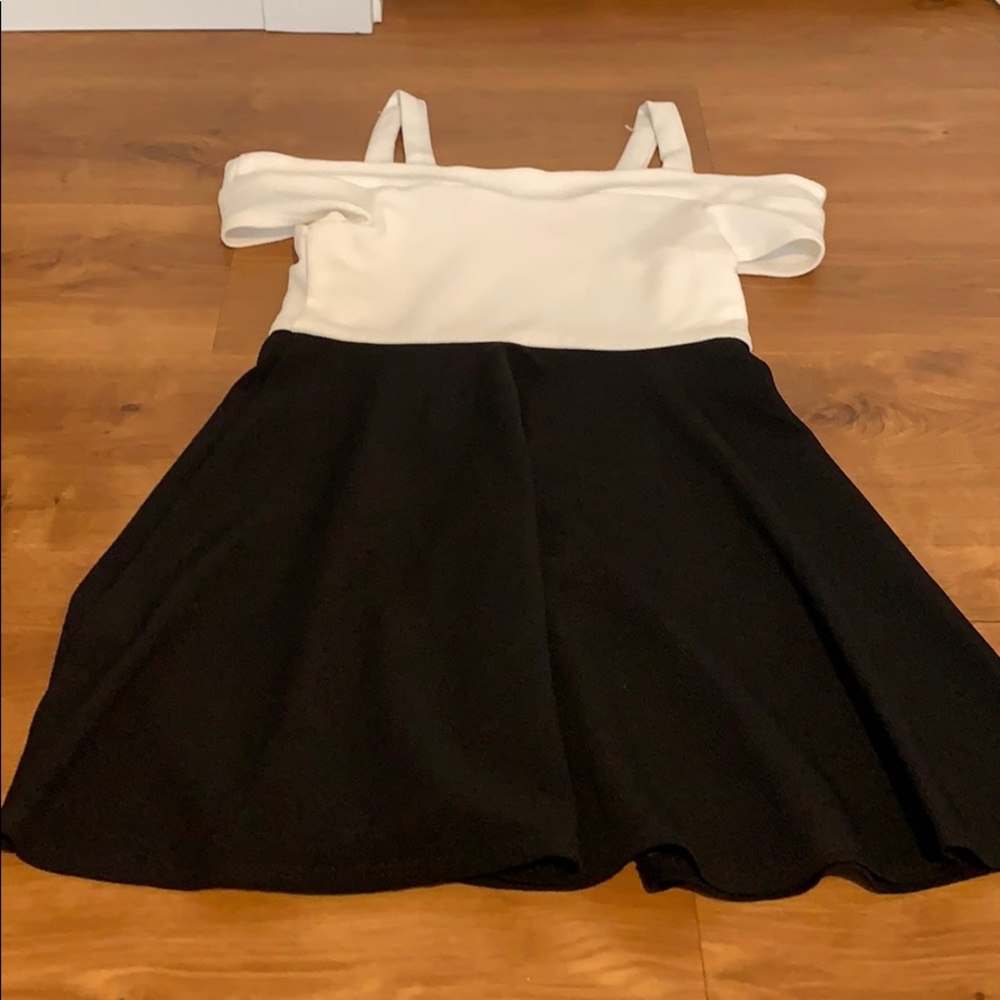 flowy black and white dress